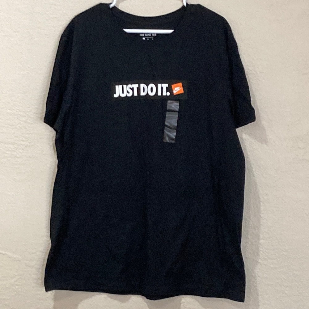 Men’s XL Nike Tee, New with tags, Black